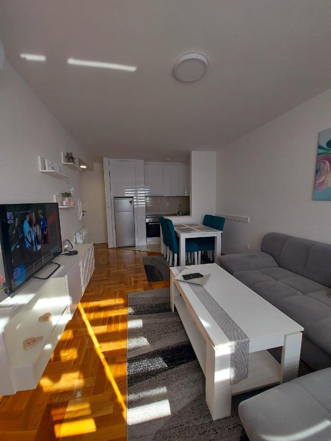 Apartman Victoria Lukavica Zewnętrze zdjęcie